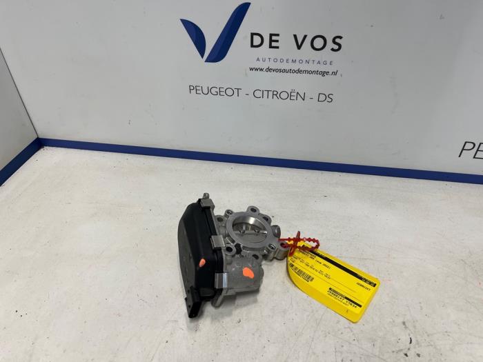 Gebruikte Gasklephuis Peugeot 308 (F3/FB/FH/FM/FP) 1.2 PureTech Hybrid 136 Prijs € 180,00 Margeregeling aangeboden door De Vos Onderdelen