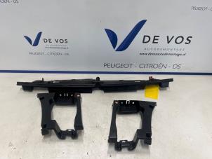 Gebruikte Bumperbalk achter Peugeot Expert (V1/VA/VB/VE/VF/VT/VY) 2.0 Blue HDi 145 16V Prijs € 80,00 Margeregeling aangeboden door De Vos Onderdelen