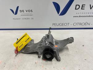 Gebruikte Dynamosteun onder Peugeot 408 1.6 16V HYbrid 225 Prijs € 55,00 Margeregeling aangeboden door De Vos Onderdelen