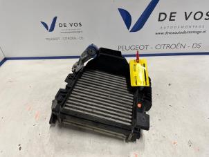 Gebruikte Intercooler Peugeot 408 1.6 16V HYbrid 225 Prijs € 200,00 Margeregeling aangeboden door De Vos Onderdelen