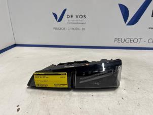 Gebruikte Achterlicht links Peugeot 408 1.6 16V HYbrid 225 Prijs € 115,00 Margeregeling aangeboden door De Vos Onderdelen