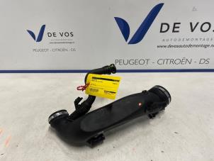 Gebruikte Turboslang Peugeot 408 1.6 16V HYbrid 225 Prijs € 115,00 Margeregeling aangeboden door De Vos Onderdelen