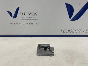 Gebruikte Camera voorzijde Peugeot 408 1.6 16V HYbrid 225 Prijs € 275,00 Margeregeling aangeboden door De Vos Onderdelen