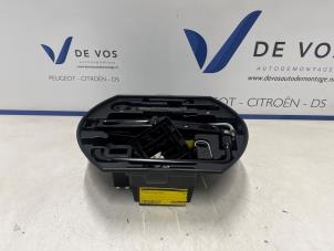 Gebruikte Krik Citroen C3 (SX/SW) 1.2 12V e-THP PureTech 110 Prijs € 45,00 Margeregeling aangeboden door De Vos Onderdelen