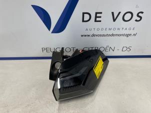 Gebruikte Achterlicht rechts Peugeot 2008 (UD/UK/UR/US/UX) e-2008 54 kWh Prijs € 180,00 Margeregeling aangeboden door De Vos Onderdelen