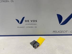 Gebruikte Camera voorzijde Citroen C4 Berline (BA/BB/BC) 1.2 PureTech 130 12V Prijs € 225,00 Margeregeling aangeboden door De Vos Onderdelen