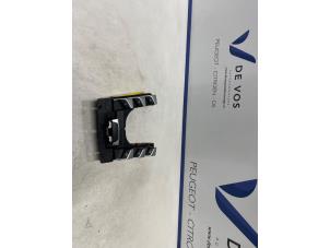 Gebruikte Combischakelaar ramen Citroen DS 5 2.0 BlueHDI 150 16V Prijs € 70,00 Margeregeling aangeboden door De Vos Onderdelen