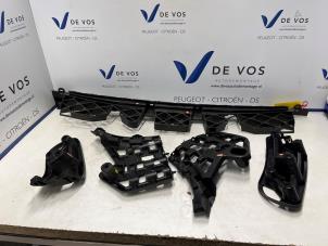 Gebruikte Bumperframe achter Peugeot 2008 (UD/UK/UR/US/UX) 1.2 VTi 12V PureTech 100 Prijs € 135,00 Margeregeling aangeboden door De Vos Onderdelen