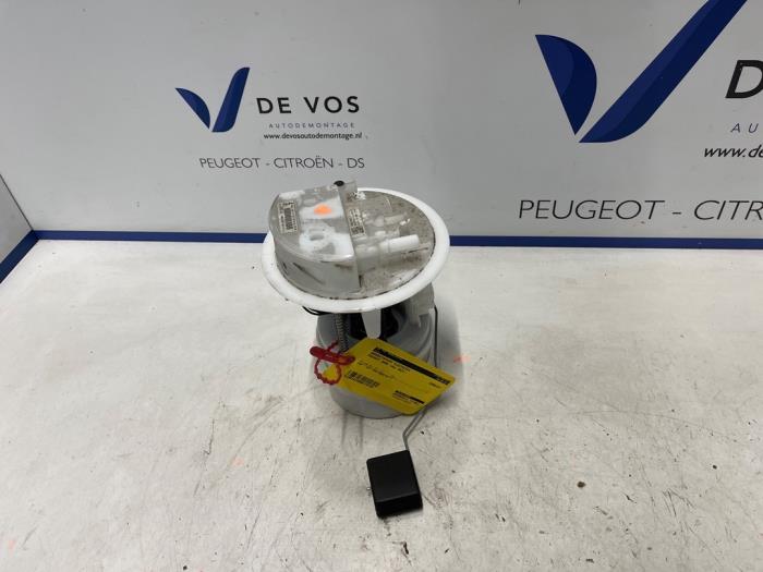 Gebruikte Tank element Pomp Peugeot 2008 (UD/UK/UR/US/UX) 1.2 VTi 12V PureTech 100 Prijs € 135,00 Margeregeling aangeboden door De Vos Onderdelen