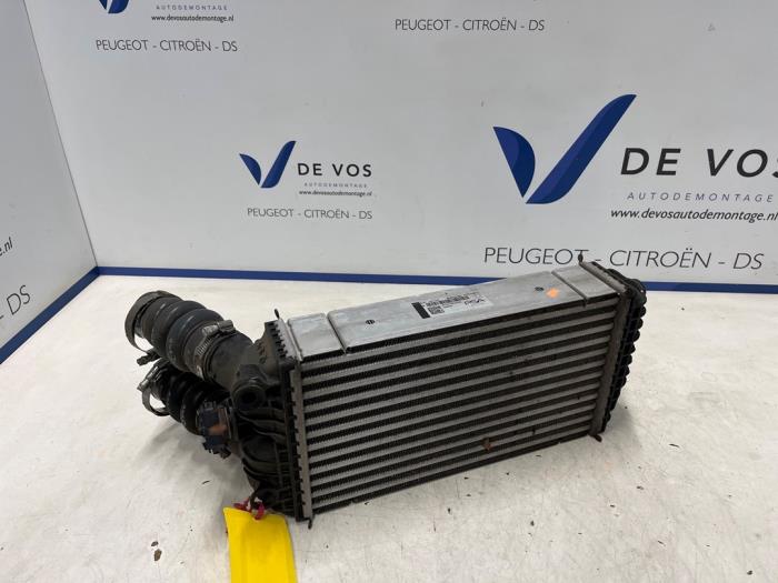 Gebruikte Intercooler Opel Corsa F (UB/UH/UP) 1.2 Turbo 12V 100 Prijs € 90,00 Margeregeling aangeboden door De Vos Onderdelen