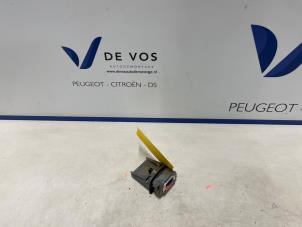 Gebruikte Camera voorzijde Opel Mokka 1.2 Turbo 12V Prijs € 200,00 Margeregeling aangeboden door De Vos Onderdelen