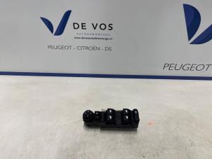 Gebruikte Combischakelaar ramen Citroen C5 Aircross I (A4/AC/AJ/AR) 1.2 e-THP PureTech 130 Prijs € 80,00 Margeregeling aangeboden door De Vos Onderdelen