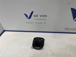 Gebruikte Computer Verlichting Opel Astra L (F3/FB/FM/FP) Prijs € 100,00 Margeregeling aangeboden door De Vos Onderdelen