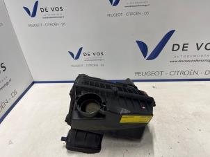 Gebruikte Luchtfilterhuis Citroen C4 Picasso (3D/3E) 2.0 Blue HDI 150 Prijs € 80,00 Margeregeling aangeboden door De Vos Onderdelen