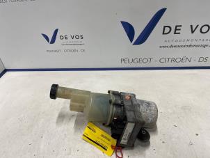 Gebruikte Stuurpomp Peugeot Expert (V1/VA/VB/VE/VF/VT/VY) 1.6 Blue HDi 95 16V Prijs € 450,00 Margeregeling aangeboden door De Vos Onderdelen