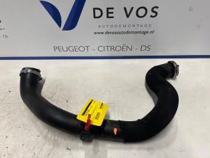 Gebruikte Intercooler Slang Citroen C4 Picasso (3D/3E) 2.0 Blue HDI 150 Prijs € 45,00 Margeregeling aangeboden door De Vos Onderdelen