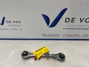 Gebruikte Reactiestang links-achter DS Automobiles DS 7 1.6 16V E-Tense 225 Prijs € 60,00 Margeregeling aangeboden door De Vos Onderdelen