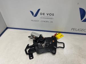 Gebruikte Diversen DS Automobiles DS 7 1.6 16V E-Tense 225 Prijs € 200,00 Margeregeling aangeboden door De Vos Onderdelen