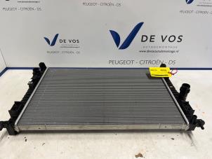 Gebruikte Radiateur DS Automobiles DS 7 1.6 16V E-Tense 225 Prijs € 200,00 Margeregeling aangeboden door De Vos Onderdelen