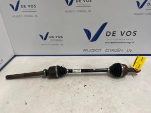 Gebruikte Aandrijfas rechts-voor Peugeot 408 1.2 PureTech 130 Prijs € 225,00 Margeregeling aangeboden door De Vos Onderdelen