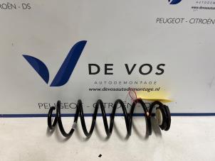 Gebruikte Veerschroef achter Peugeot 408 1.2 PureTech 130 Prijs € 70,00 Margeregeling aangeboden door De Vos Onderdelen