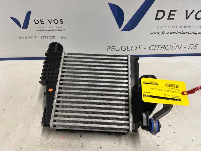 Gebruikte Intercooler Peugeot 408 1.2 12V PureTech 130 Prijs € 160,00 Margeregeling aangeboden door De Vos Onderdelen