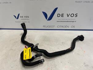 Gebruikte Koelwaterslang Peugeot 408 1.2 PureTech 130 Prijs € 50,00 Margeregeling aangeboden door De Vos Onderdelen