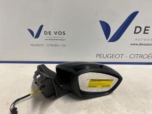 Gebruikte Buitenspiegel rechts Peugeot 2008 (UD/UK/UR/US/UX) 1.2 Hybrid 136 Prijs € 200,00 Margeregeling aangeboden door De Vos Onderdelen