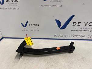 Gebruikte Diversen Peugeot 2008 (UD/UK/UR/US/UX) 1.2 Hybrid 136 Prijs € 80,00 Margeregeling aangeboden door De Vos Onderdelen