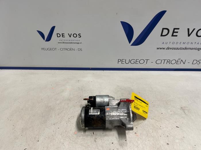 Startmotor van een Citroën Jumpy 2.0 Blue HDI 150 2022