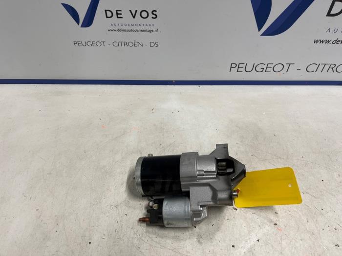 Startmotor van een Citroën Jumpy 2.0 Blue HDI 150 2022