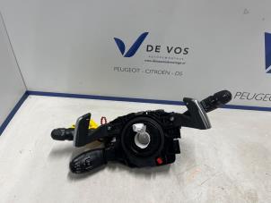 Gebruikte Combischakelaar Stuurkolom Peugeot 2008 (UD/UK/UR/US/UX) 1.2 Hybrid 136 Prijs € 200,00 Margeregeling aangeboden door De Vos Onderdelen