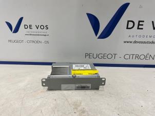 Gebruikte Radio Citroen Jumpy 2.0 Blue HDI 150 Prijs € 200,00 Margeregeling aangeboden door De Vos Onderdelen