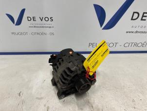 Gebruikte Alternator Peugeot 207/207+ (WA/WC/WM) 1.4 16V Prijs € 55,00 Margeregeling aangeboden door De Vos Onderdelen