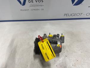 Gebruikte Aircopomp Peugeot Partner (EA//EF/EN/EU) 1.5 BlueHDi 75 Prijs € 200,00 Margeregeling aangeboden door De Vos Onderdelen