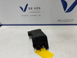 Gebruikte Zekeringkast Peugeot 3008 I (0U/HU) 1.6 VTI 16V Prijs € 160,00 Margeregeling aangeboden door De Vos Onderdelen