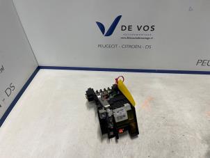Gebruikte Zekeringkast Peugeot 308 CC (4B) 1.6 16V THP 155 Prijs € 160,00 Margeregeling aangeboden door De Vos Onderdelen