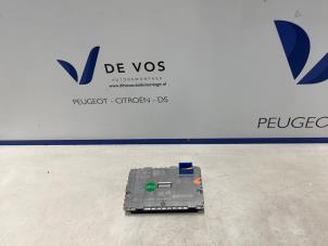 Gebruikte Wireless charger Opel Corsa F (UB/UH/UP) 1.2 Turbo 12V 130 Prijs € 100,00 Margeregeling aangeboden door De Vos Onderdelen