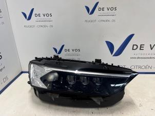 Gebruikte Rechter Koplamp DS Automobiles DS 7 Crossback 1.6 16V PureTech 225 Prijs € 1.500,00 Margeregeling aangeboden door De Vos Onderdelen