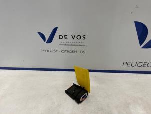 Gebruikte Camera voorzijde Citroen C4 Berline (BA/BB/BC) 1.2 PureTech 130 12V Prijs € 225,00 Margeregeling aangeboden door De Vos Onderdelen