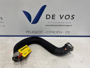 Gebruikte Intercooler Slang Peugeot 508 SW (F4/FC/FJ/FR) 1.6 16V Hybrid 225 Prijs € 50,00 Margeregeling aangeboden door De Vos Onderdelen