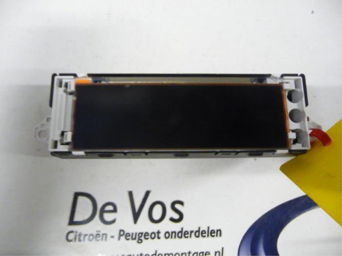 Gebruikte Display Interieur Peugeot 207/207+ (WA/WC/WM) 1.4 16V VTi Prijs € 70,00 Margeregeling aangeboden door De Vos Onderdelen
