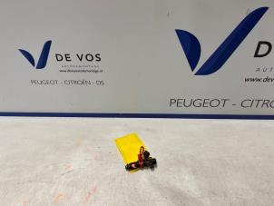 Gebruikte Injector (benzine injectie) Peugeot 407 (6C/J) 2.2 16V Prijs € 70,00 Margeregeling aangeboden door De Vos Onderdelen