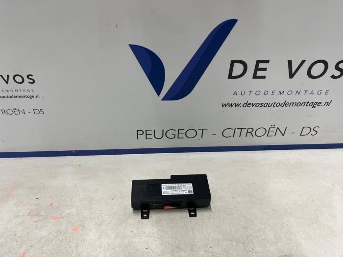 Gebruikte Telefoon interface Opel Crossland (X) 1.2 Turbo 12V Euro 6d-temp Prijs € 160,00 Margeregeling aangeboden door De Vos Onderdelen