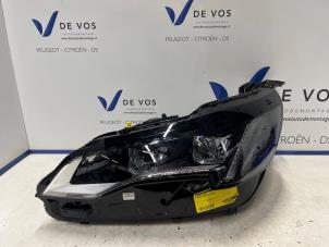 Gebruikte Koplamp links Peugeot 3008 II (M4/MC/MJ/MR) 1.2 12V PureTech Hybrid 48V Prijs € 750,00 Margeregeling aangeboden door De Vos Onderdelen