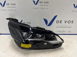 Gebruikte Koplamp rechts Peugeot 3008 II (M4/MC/MJ/MR) 1.2 12V PureTech Hybrid 48V Prijs € 750,00 Margeregeling aangeboden door De Vos Onderdelen