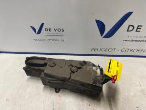 Gebruikte Roetfilter Tank Peugeot 5008 I (0A/0E) 1.6 HDiF 16V Prijs € 135,00 Margeregeling aangeboden door De Vos Onderdelen