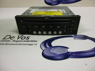 Gebruikte Radio CD Speler Peugeot 807 2.0 16V Prijs € 50,00 Margeregeling aangeboden door De Vos Autodemontagebedrijf