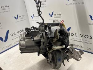 Gebruikte Versnellingsbak Peugeot 208 II (UB/UH/UP) 1.2 Vti 12V PureTech 100 Prijs € 950,00 Margeregeling aangeboden door De Vos Onderdelen