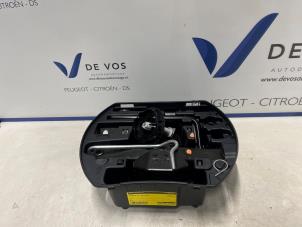 Gebruikte Krik Citroen C3 (SX/SW) 1.2 12V e-THP PureTech 110 Prijs € 45,00 Margeregeling aangeboden door De Vos Onderdelen